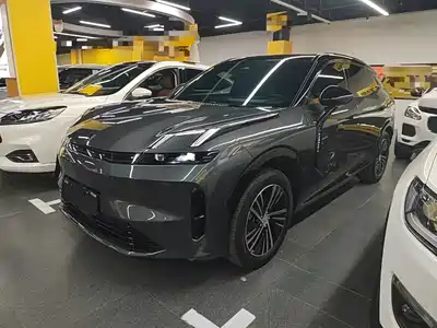 Lynk & Co 08 EM-P 2023