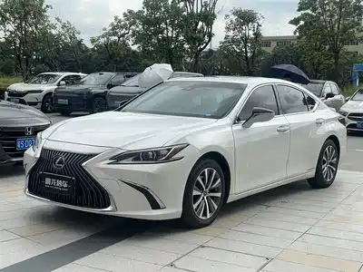 Lexus ES 2020