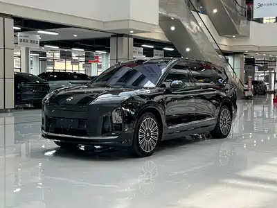 NIO ES8 2025