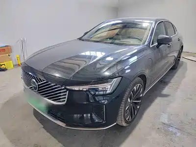 Volvo S90 Plug-in Hybrid 2025