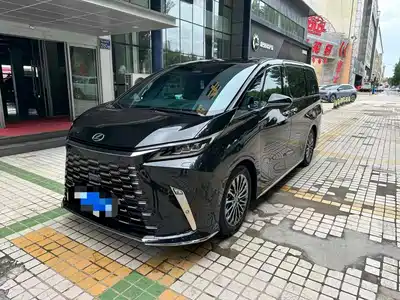 Lexus LM 2025