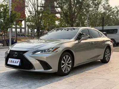 Lexus ES 2020
