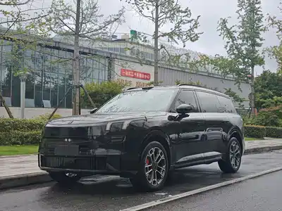 Lynk & Co 900 2025