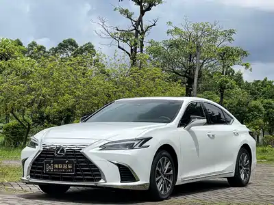 Lexus ES 2026