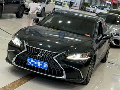 Lexus ES 2023