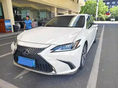 Lexus ES 2021