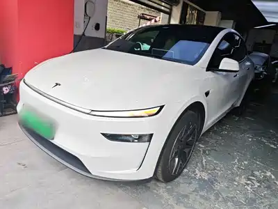 Tesla Model Y L 2026