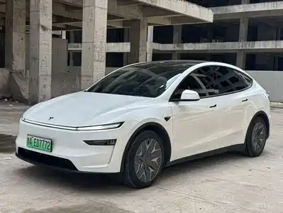 Tesla Model Y L 2026