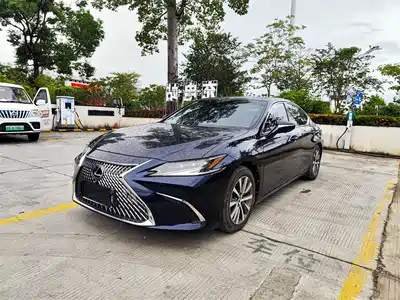 Lexus ES 2021
