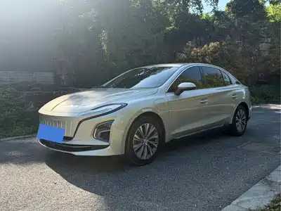 Hongqi E-QM5 2023