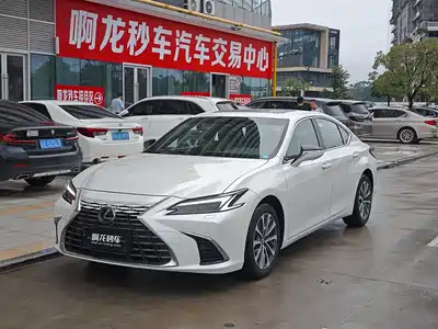 Lexus ES 2025