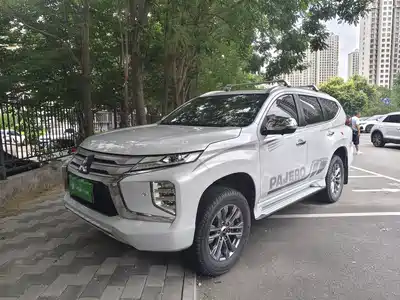 Mitsubishi Pajero Sport (Import) 2020