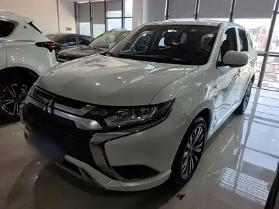 Mitsubishi Outlander 2023
