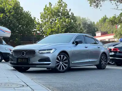 Volvo S90 Plug-in Hybrid 2022