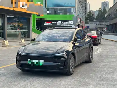 Tesla Model Y L 2026
