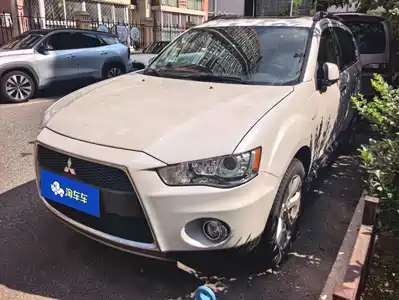 Mitsubishi Outlander (Import) 2012
