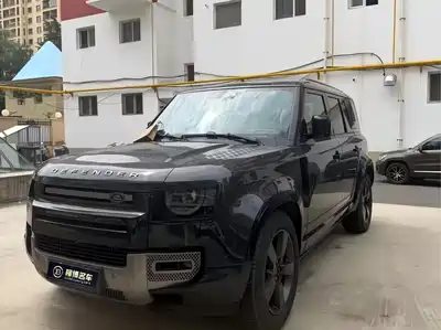 Land Rover Defender 2024