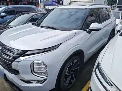 Mitsubishi Outlander 2023