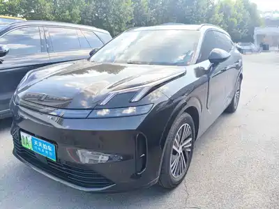Lynk & Co 08 EM-P 2025