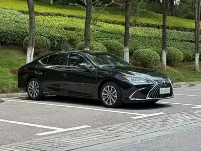 Lexus ES 2024