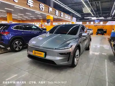 Tesla Model Y 2025