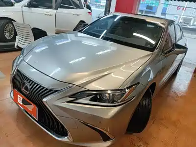 Lexus ES 2019