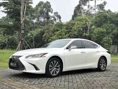 Lexus ES 2020