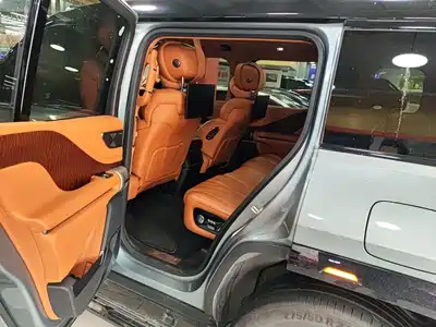 Yangwang U8 2024