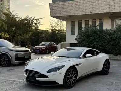 Aston Martin DB11 2019