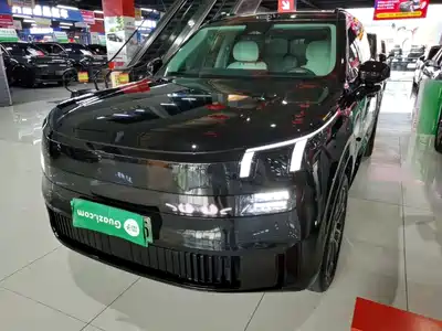 Lynk & Co 900 2025
