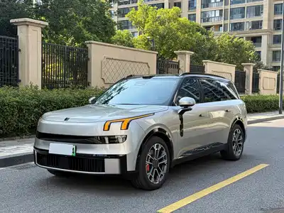 Lynk & Co 900 2025