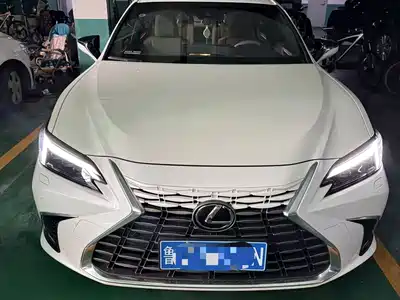 Lexus ES 2025