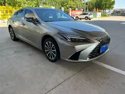 Lexus ES 2025