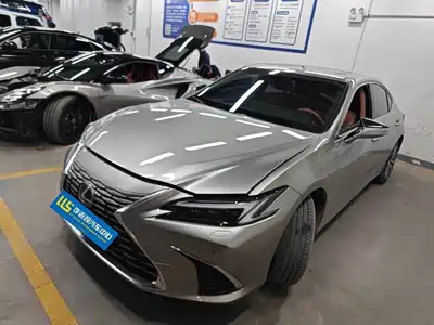 Lexus ES 2025