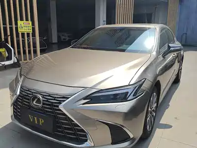 Lexus ES 2025