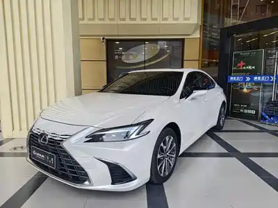Lexus ES 2025