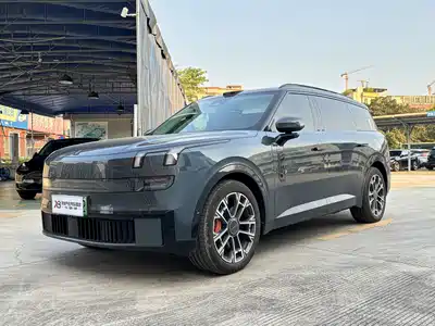 Lynk & Co 900 2025