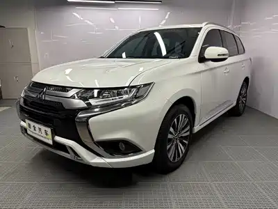 Mitsubishi Outlander 2023