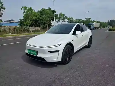 Tesla Model Y 2025