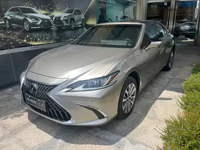 Lexus ES 2024