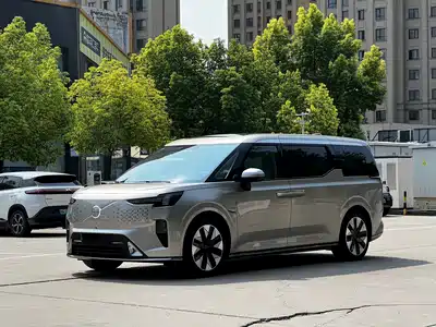 Volvo EM90 2024