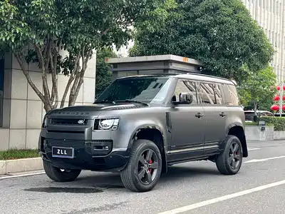 Land Rover Defender 2025