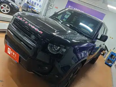Land Rover Defender 2024