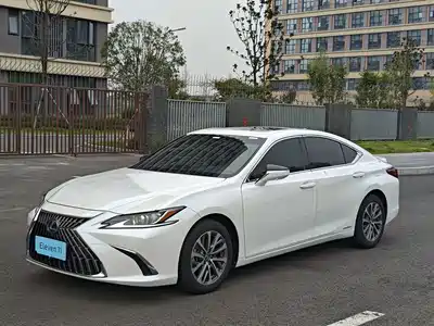 Lexus ES 2022