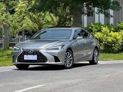 Lexus ES 2025