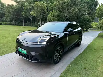 Lynk & Co 08 EM-P 2024