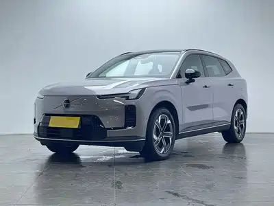 Volvo XC70 Plug-in Hybrid 2025