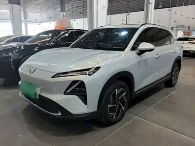 Wuling Motors Starlight S 2025