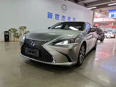 Lexus ES 2020