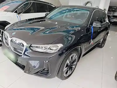 BMW iX3 2025